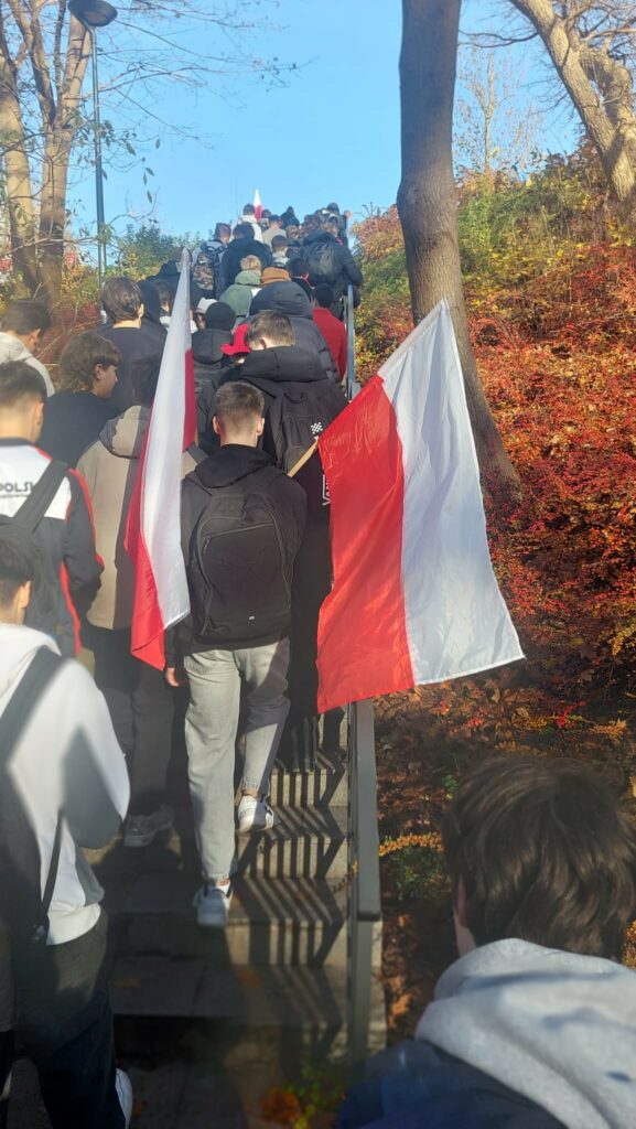 „Zareklamuj Polskę” – szkolne świętowanie w biało-czerwonych barwach