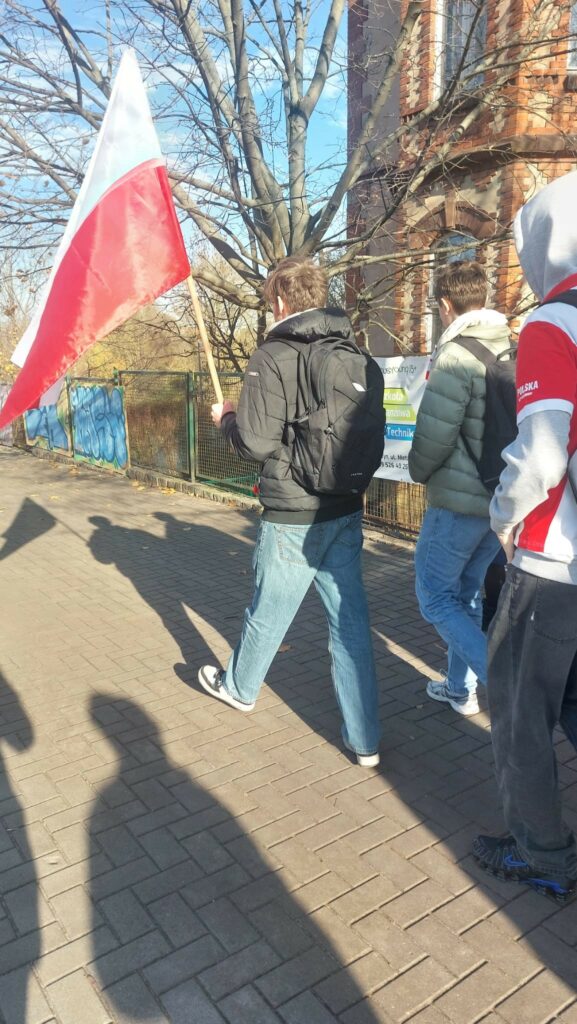 „Zareklamuj Polskę” – szkolne świętowanie w biało-czerwonych barwach