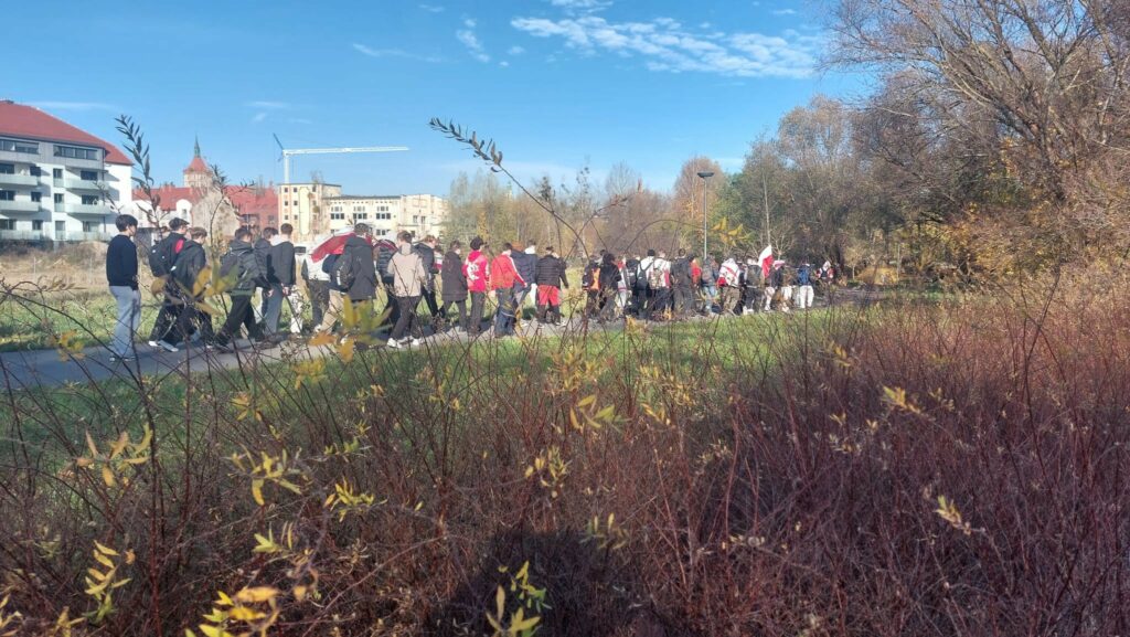 „Zareklamuj Polskę” – szkolne świętowanie w biało-czerwonych barwach