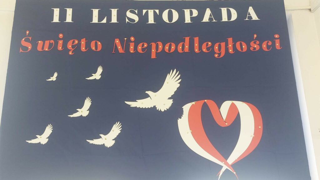 Z okazji Narodowego Święta Niepodległości w piątek, 7 listopada, odbył się w naszej szkole emocjonujący konkurs wiedzy historycznej „1 z 10”, poświęcony dziejom Polski. Wydarzenie, organizowane cyklicznie przez panią Annę Jabłońską, odbyło się już po raz trzeci i jak zawsze cieszyło się dużym zainteresowaniem uczniów. 👏