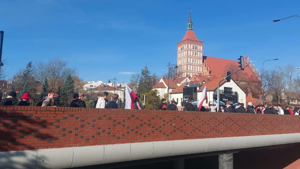 „Zareklamuj Polskę” – szkolne świętowanie w biało-czerwonych barwach