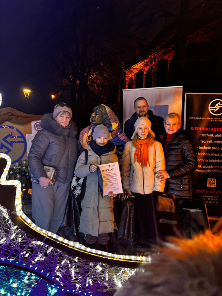 Finał akcji „Ubierzmy Mikołaja na zimę” – 24-metrowy szalik i świąteczna wspólnota w Olsztynie